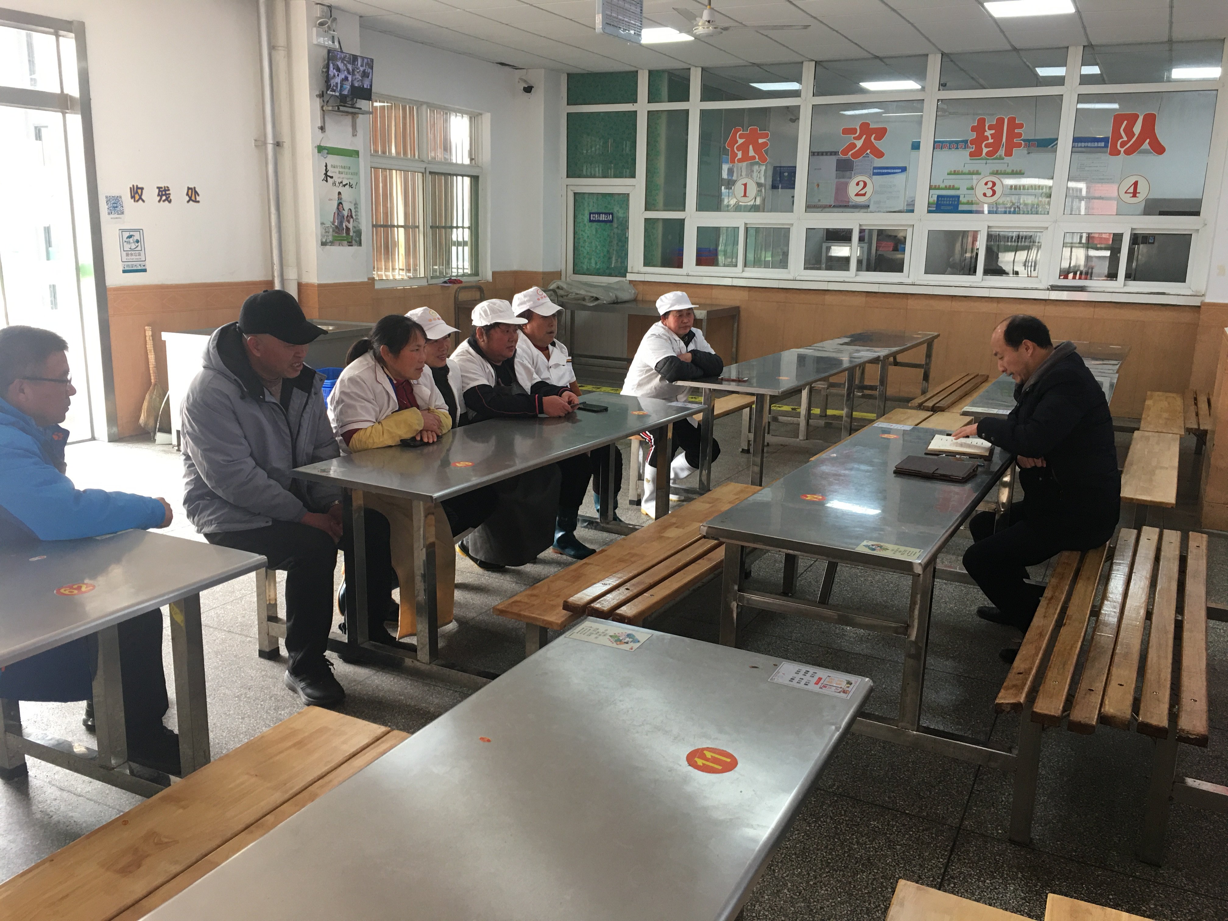 营防中学召开食堂工作总结会_html_m70ddc7a1.jpg