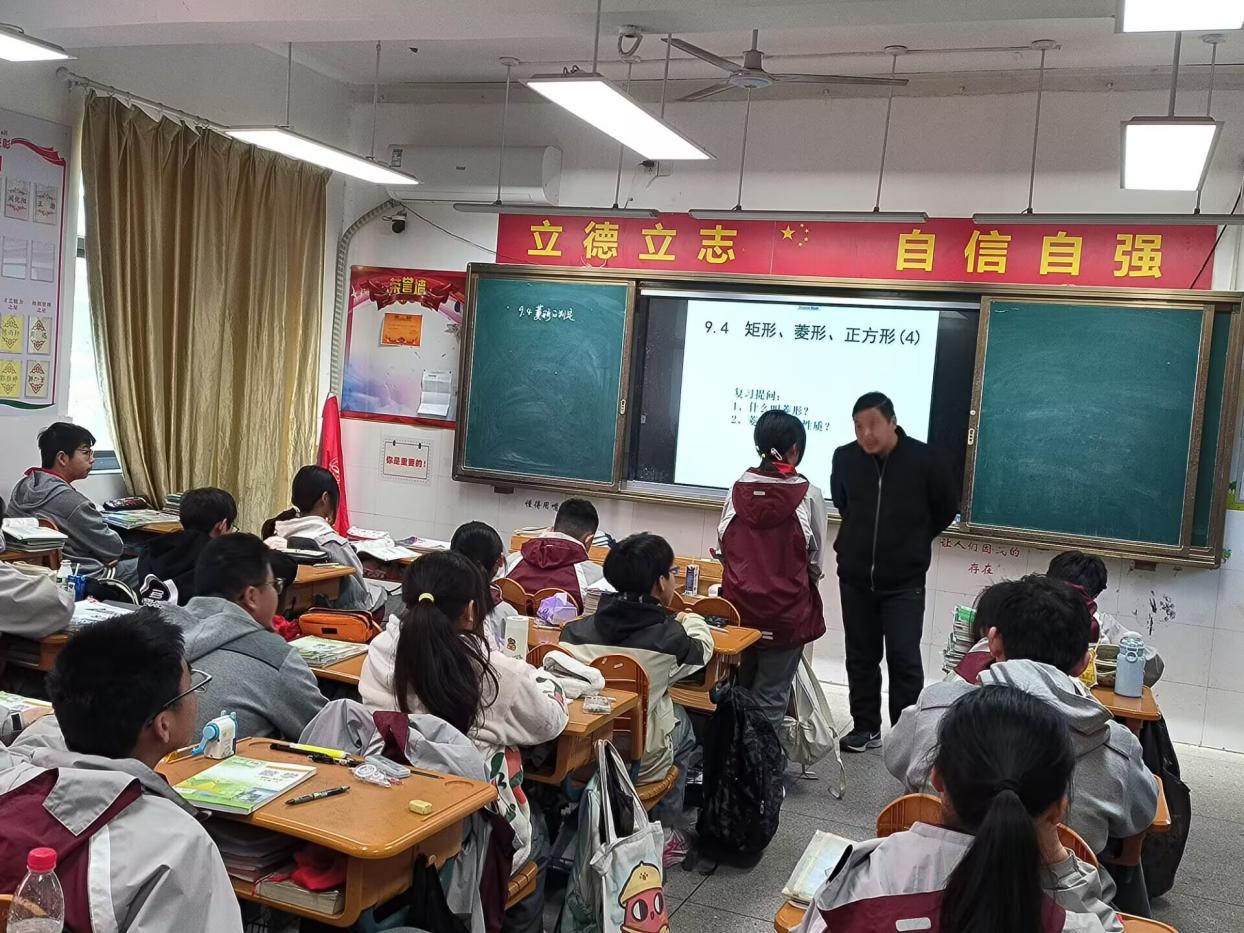 1-8周开课新闻报道_html_m1932d356.jpg