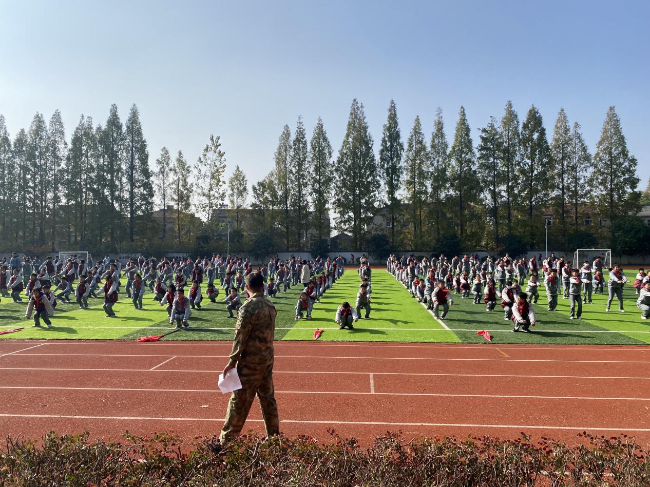 11.12 大课间评比活动_html_3b01cd56.jpg