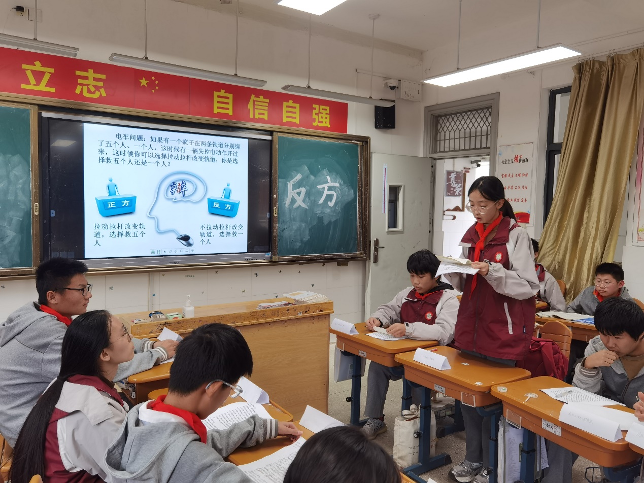 辩论赛—思维型课堂新闻稿_html_cae04c7.jpg