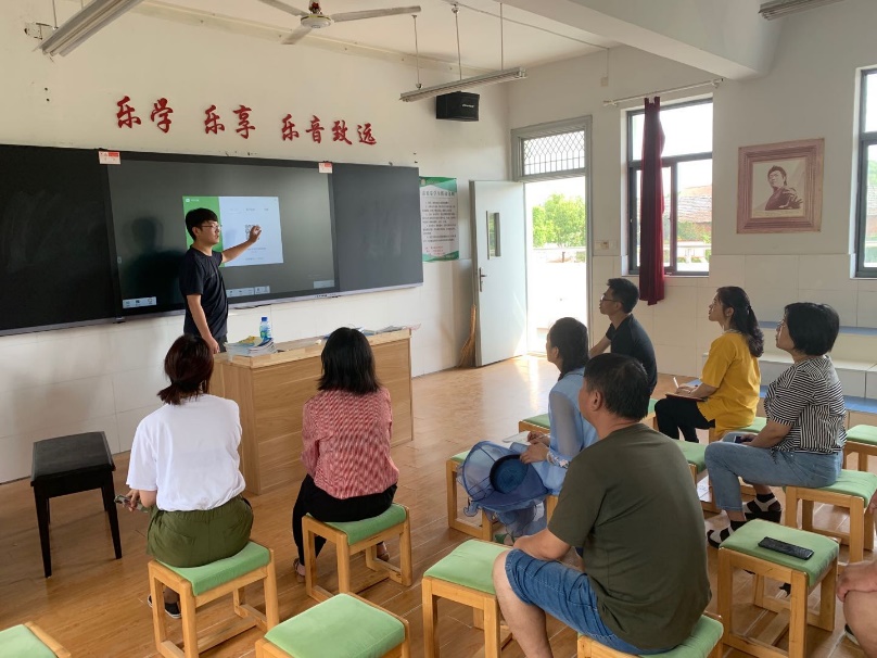 (尊荣营中)用好智慧黑板，打造高效课堂