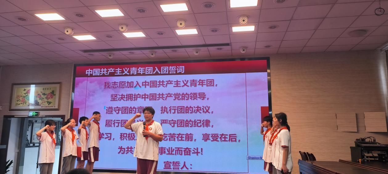 【营中小青团】入团仪式新闻稿_html_7b1271dd.jpg