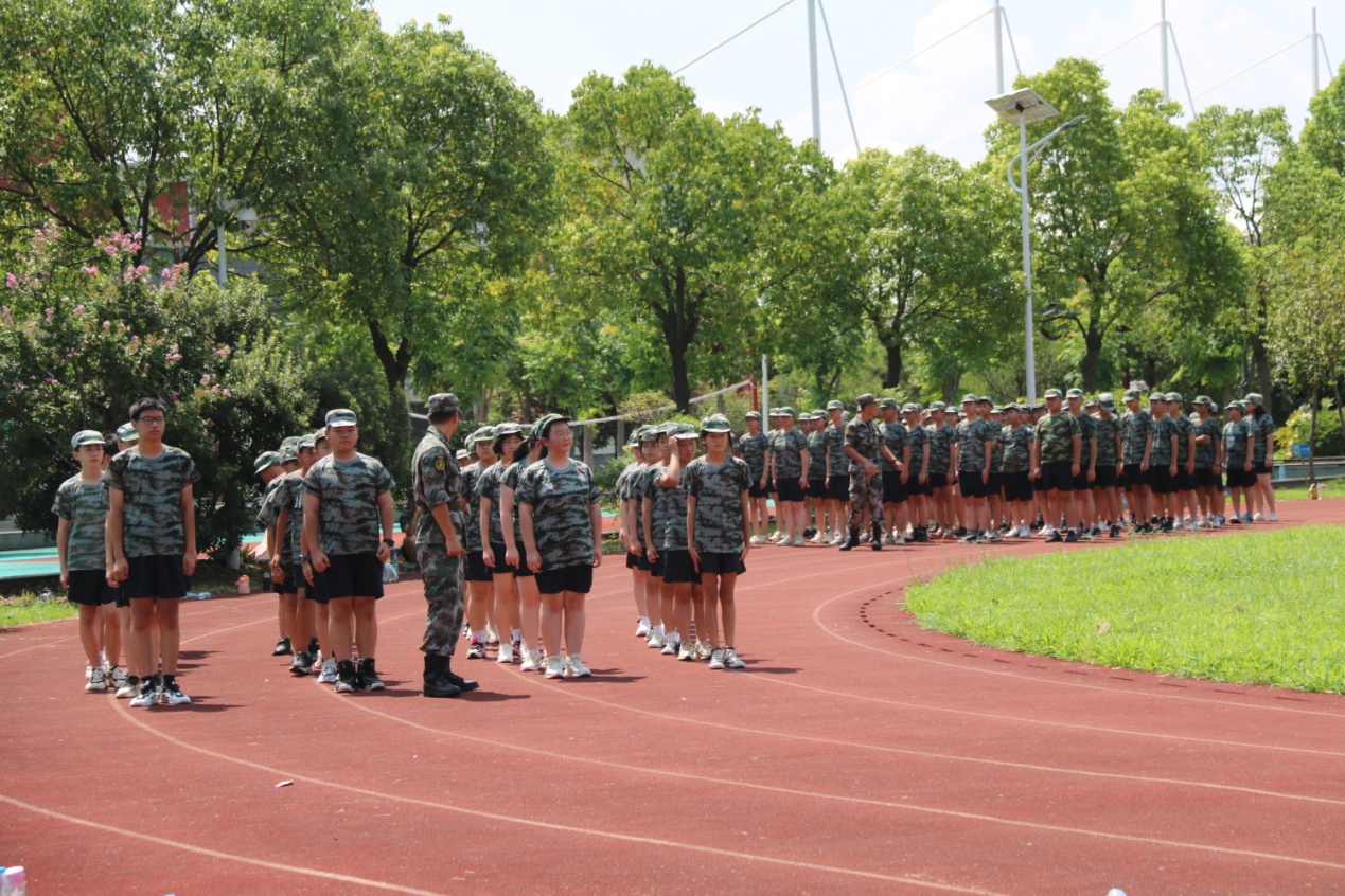 致敬八一  强军强国_html_m124b6de5.jpg