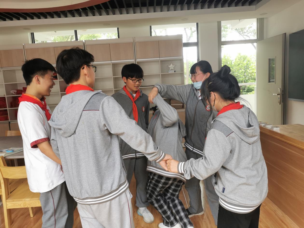【尊荣营中】南京市营防中学开展心育委员团辅活动之打开情绪窗户(1)_html_m4b5dbe7e.jpg