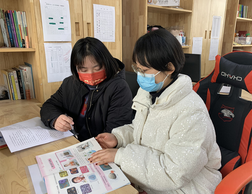 石埠桥小学科学组开展教研活动（一）.JPG