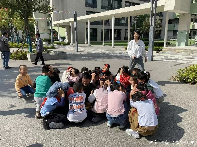 20231012华侨城小学开展消防应急疏散演练活动2.jpg