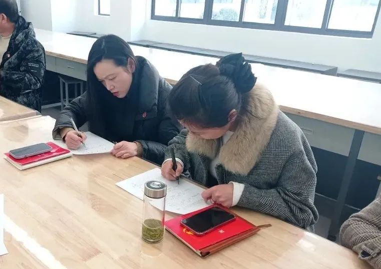 燕子矶中心小学召开四月师德师风警示教育培训会_html_m23c9d64b.jpg