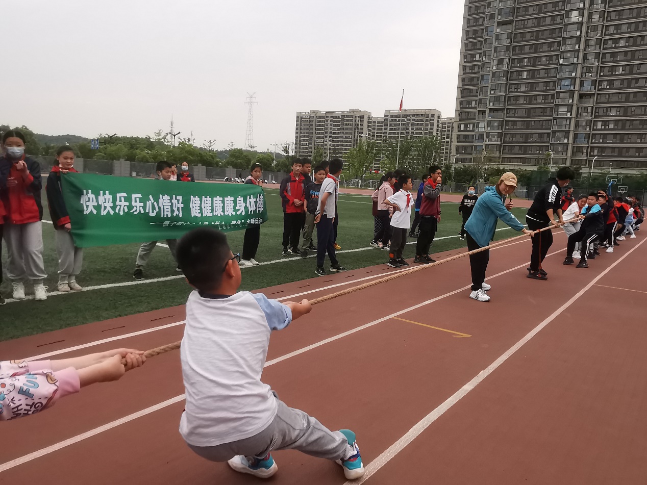 C28-8-2-5  燕小5月拔河比赛_html_74d307.jpg
