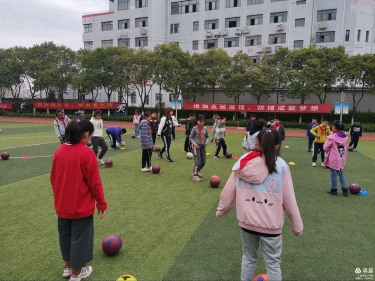 励进幕小 振奋课堂_html_m457c8315.jpg