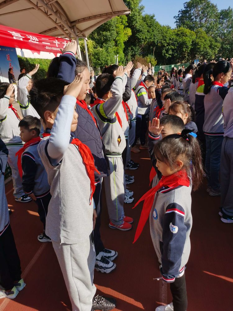 课题研究是推动教学不断前行和发展的动力_html_5d9bcb53.jpg