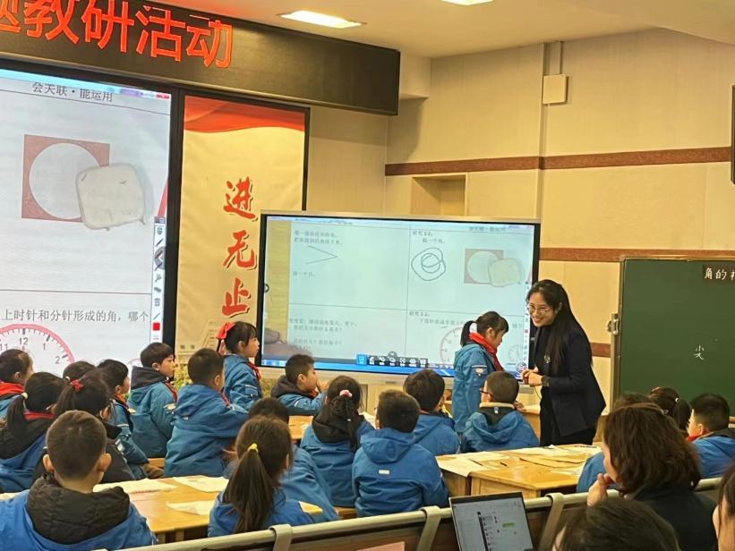 主题课例月报道_html_7c912146.jpg