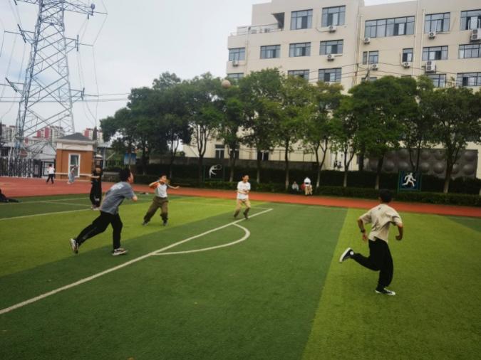 绿茵场上的足球少年新闻稿5.9_html_18fc01b5.jpg