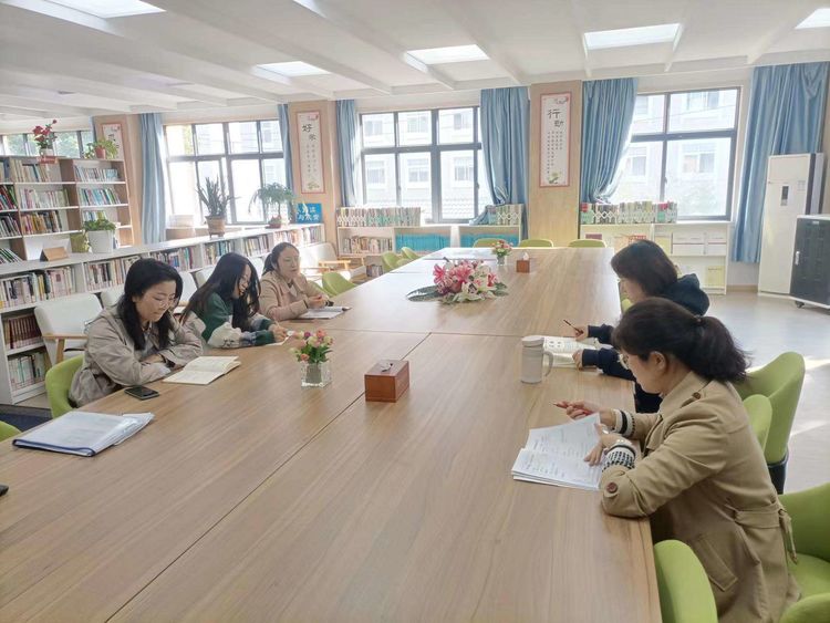 英语绘本与教材的融合_html_m49caa18a.jpg