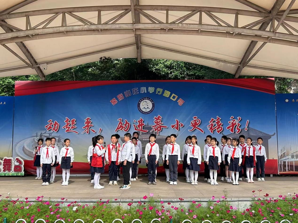 5，25升旗仪式_html_760741a2.jpg