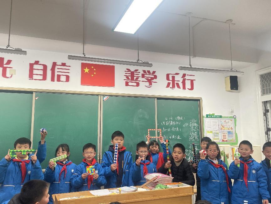2023.12一至三年级特色活动新闻_html_m4743f002.jpg