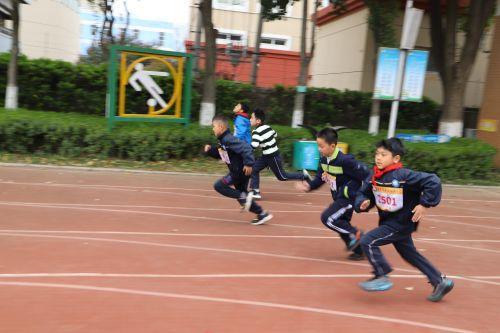 幕府山庄小学“阳光运动 快乐成长”春季运动会(2)(1)_html_m632cde30.jpg