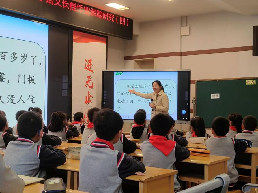 区语文教研活动新闻稿1021_html_5b9f3a9d.jpg