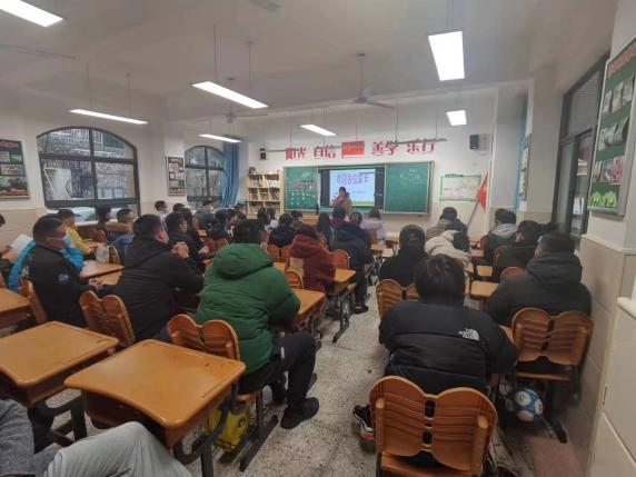 三年级家长会新闻稿_html_m38301441.jpg