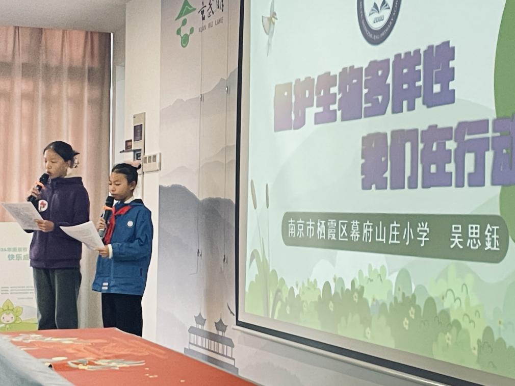 幕小学子参加南京市环保小局长活动_html_5d8c56c6.jpg