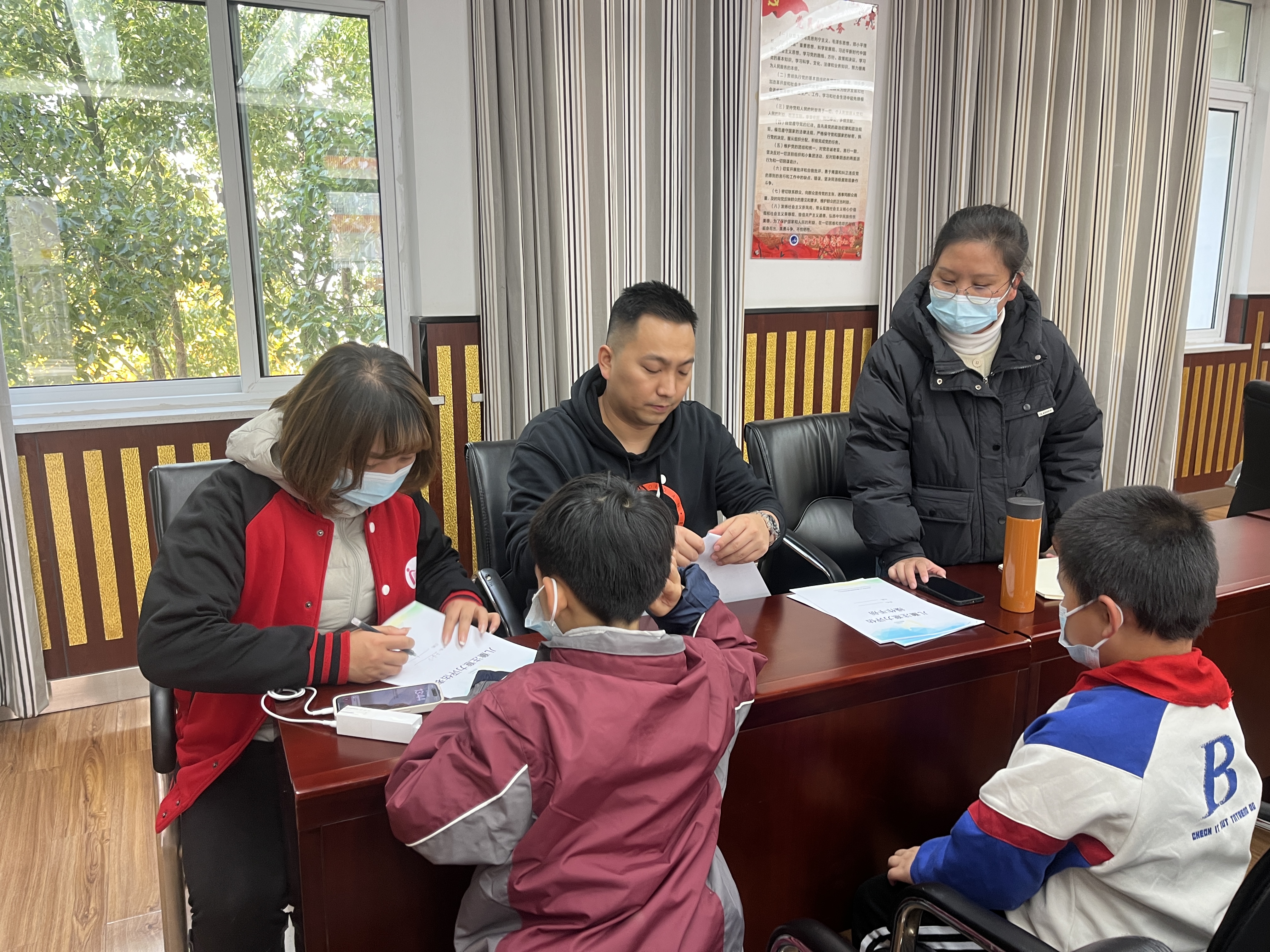 栖霞区“栖小康”团队筛查孤独症儿童.png