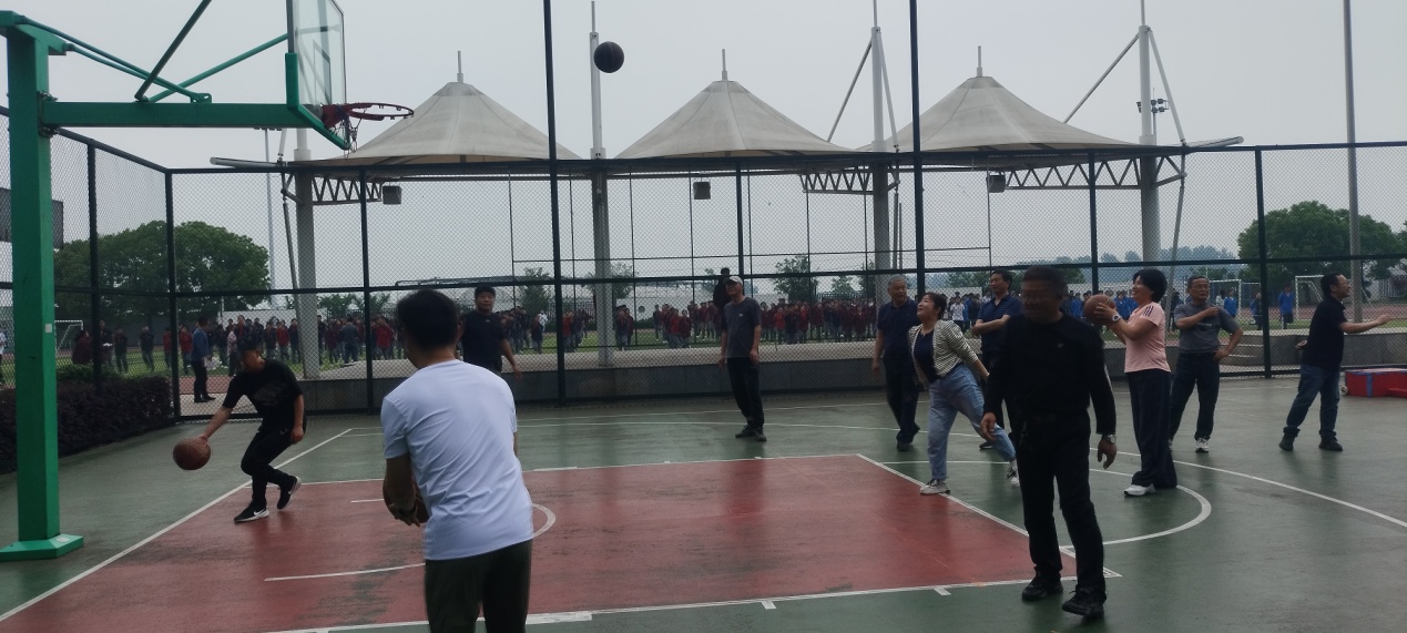 教师定点投篮文体活动新闻_html_m7b54fa6d.jpg