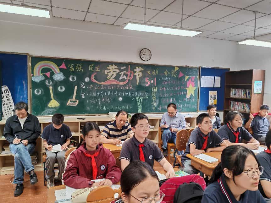 骨干教师展示课精彩纷呈_html_3e9a255a.jpg