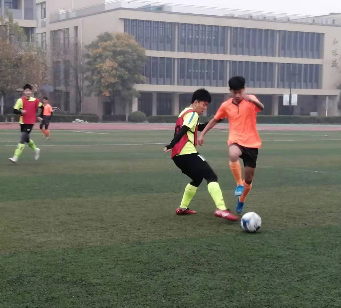 祝贺中桥中学男子足球队荣获栖霞区第六届_html_m5624f7d9.jpg