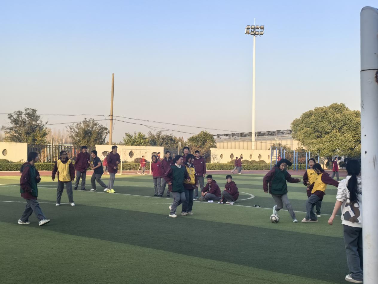 中桥中学第十六届 “圭易杯” 校园足球联赛_html_m71ba096f.jpg