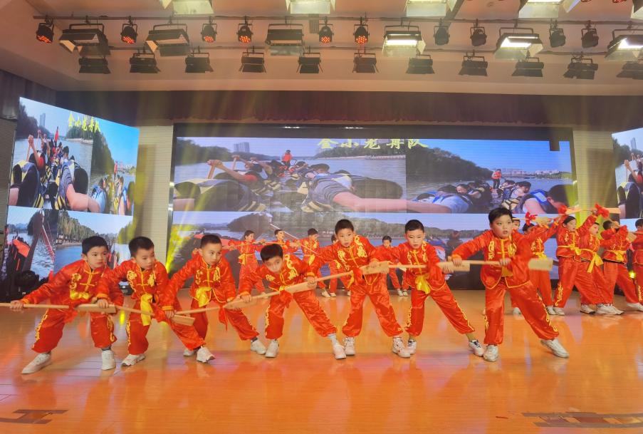 红色映像金小华章有图_html_4f013a71.jpg