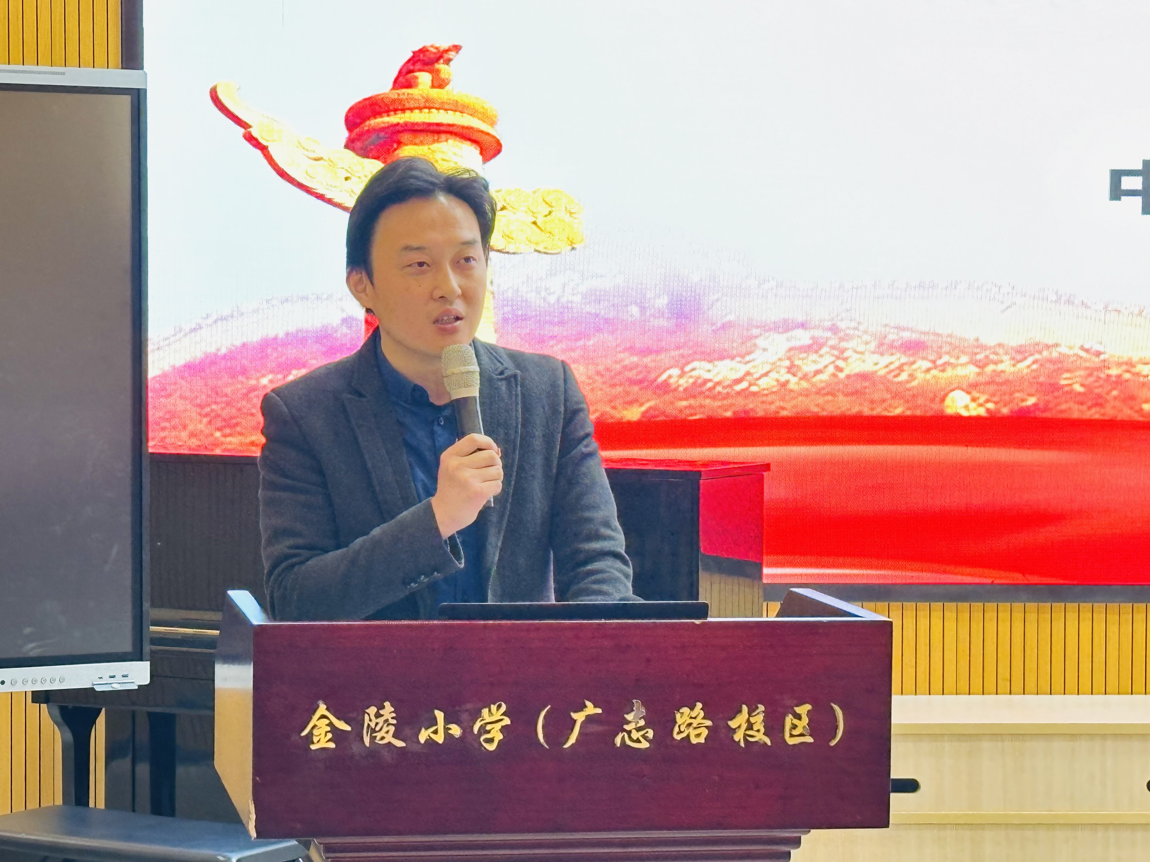 【石抱树·先锋行】(主题党日)学习贯彻两会精神 接续奋斗启新篇_html_541219ed.jpg