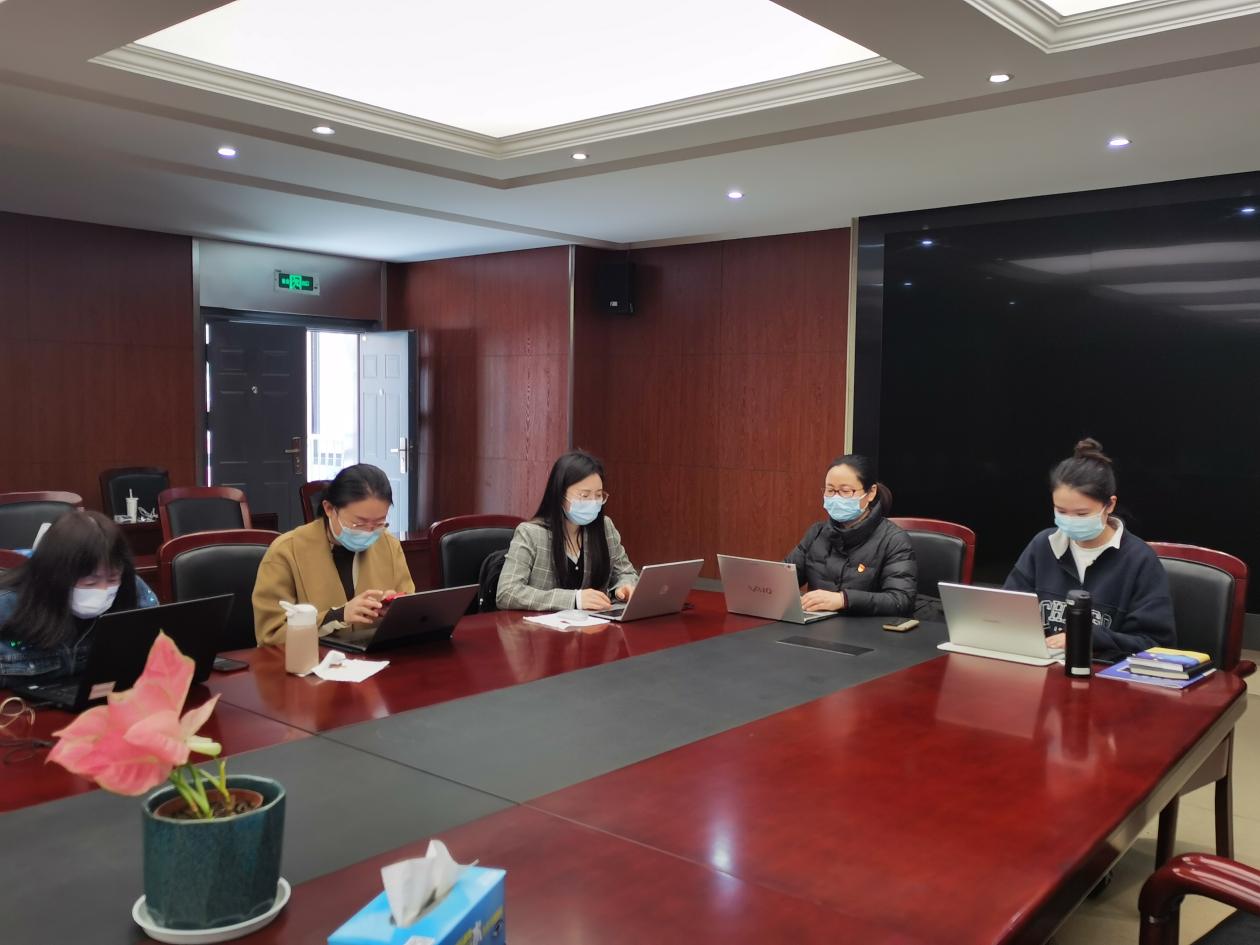 （定稿）抗疫有我 疫路同行_html_5562cf26.jpg