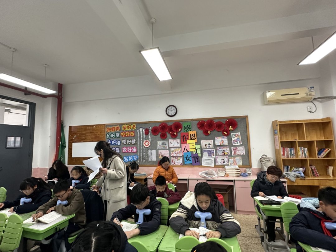 【金小·方堂问道】教研如花 馨香悠长 ——记金陵小学顾维平团队高段语文教研活动_html_m6602bc86.png
