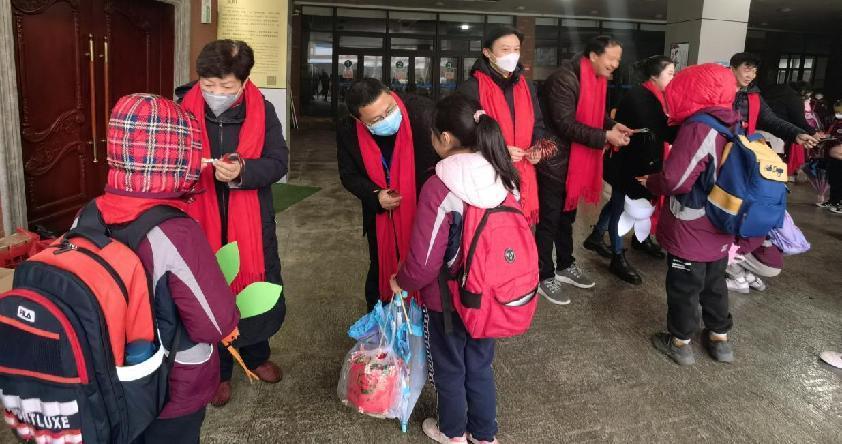 ”兔“故纳新,再出发——记南京市金陵小学2022——2023学年第二学期开学仪式_html_6e13644d.jpg