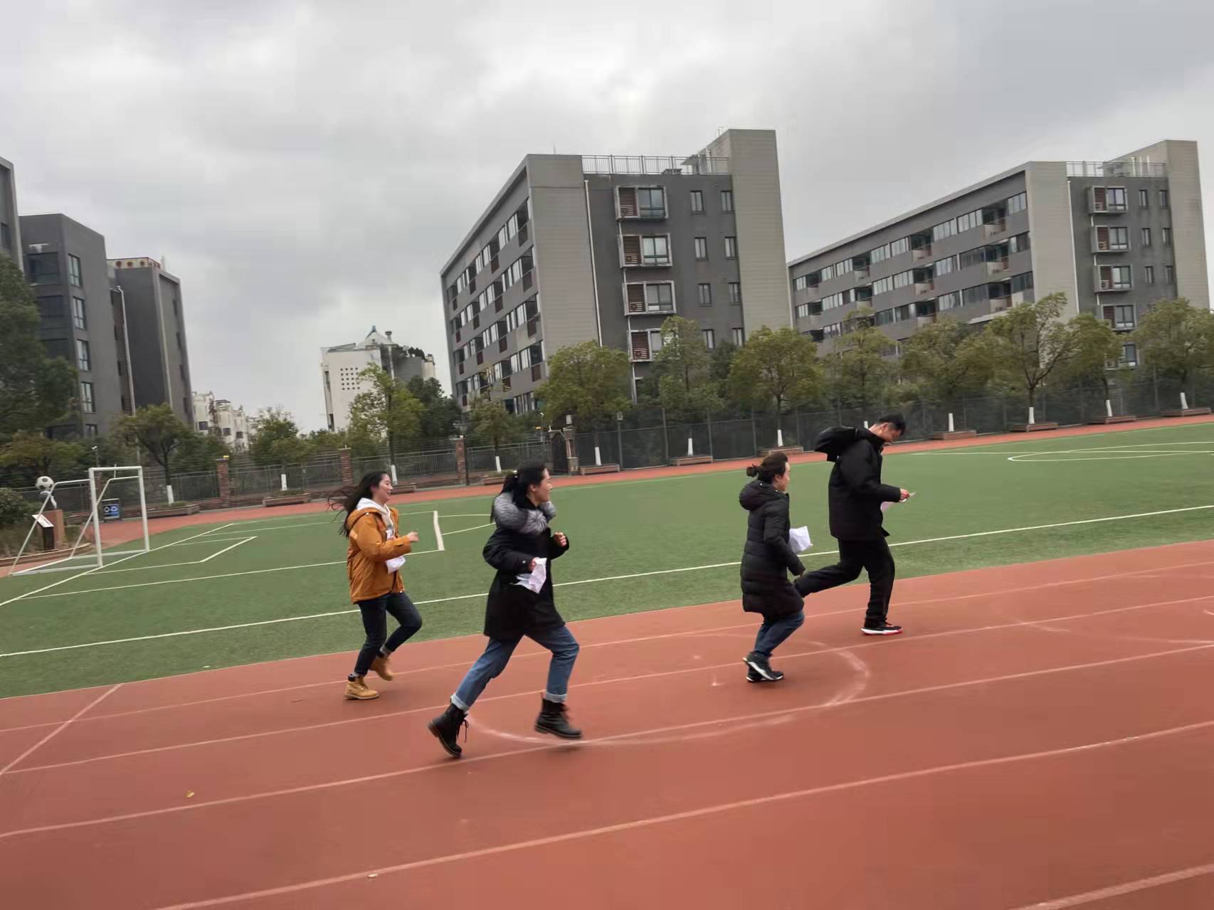 新闻稿:南京市金陵小学定向越野暨快乐计步活动(1)_html_37ffa365.jpg