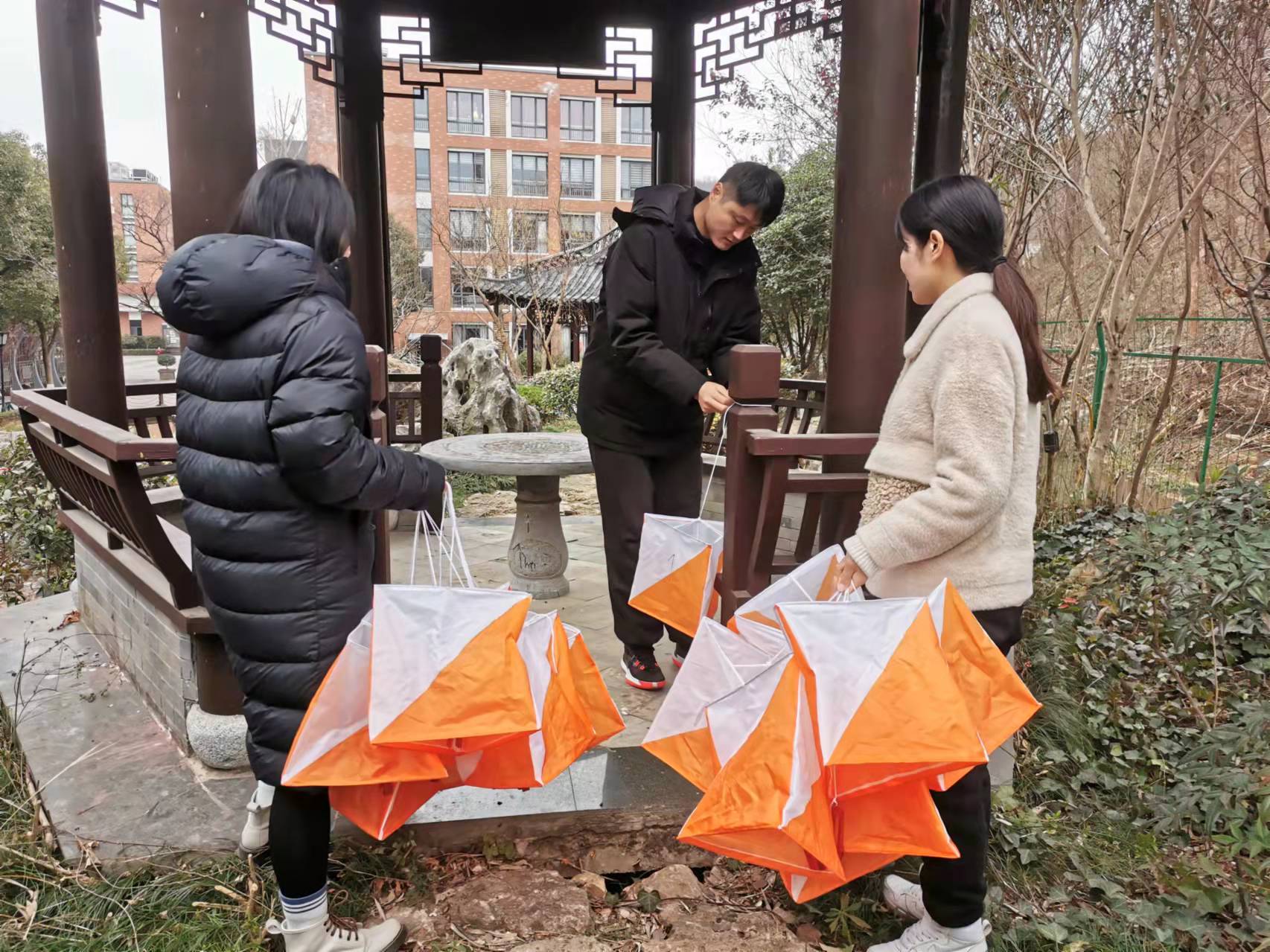 新闻稿:南京市金陵小学定向越野暨快乐计步活动(1)_html_5f7cfe2b.jpg