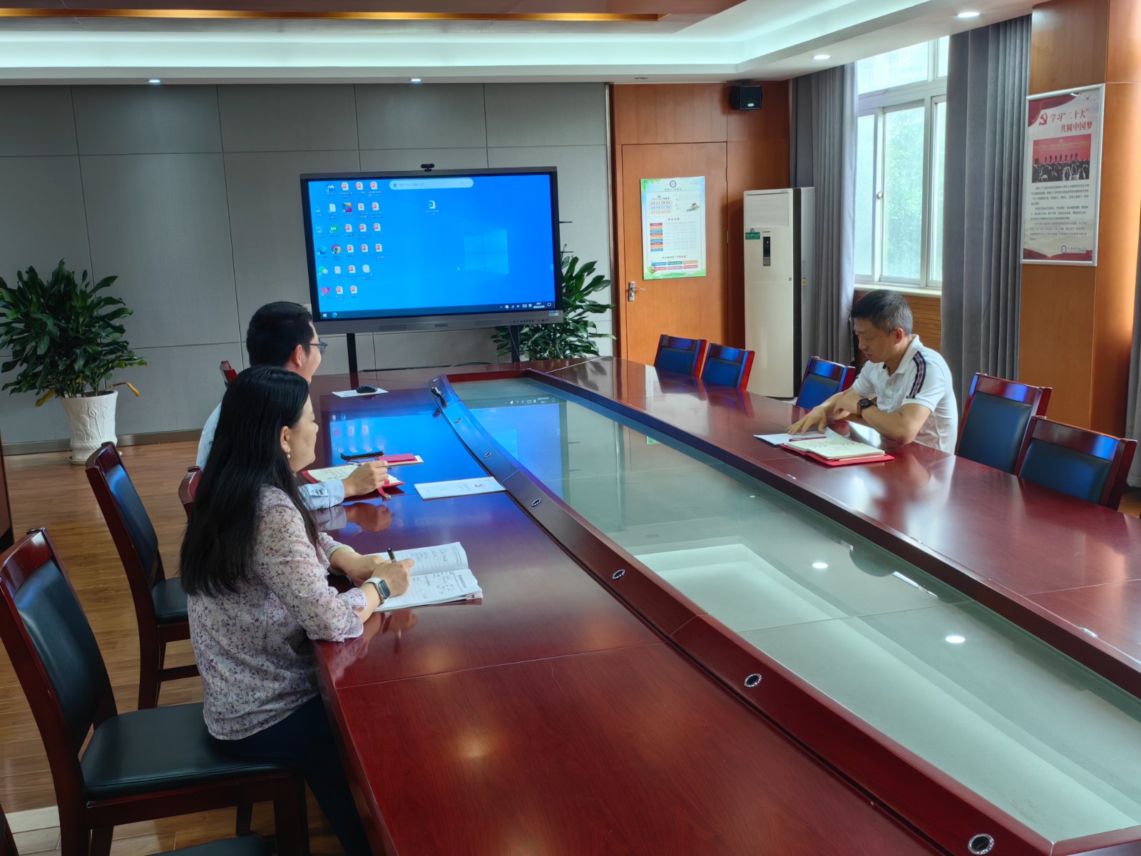 支委会.jpg