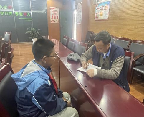 开展关爱帮扶 强化法治教育——华电中学邀请栖霞区关工委开展帮扶助困及法治主题教育活动_html_m7c89699.jpg