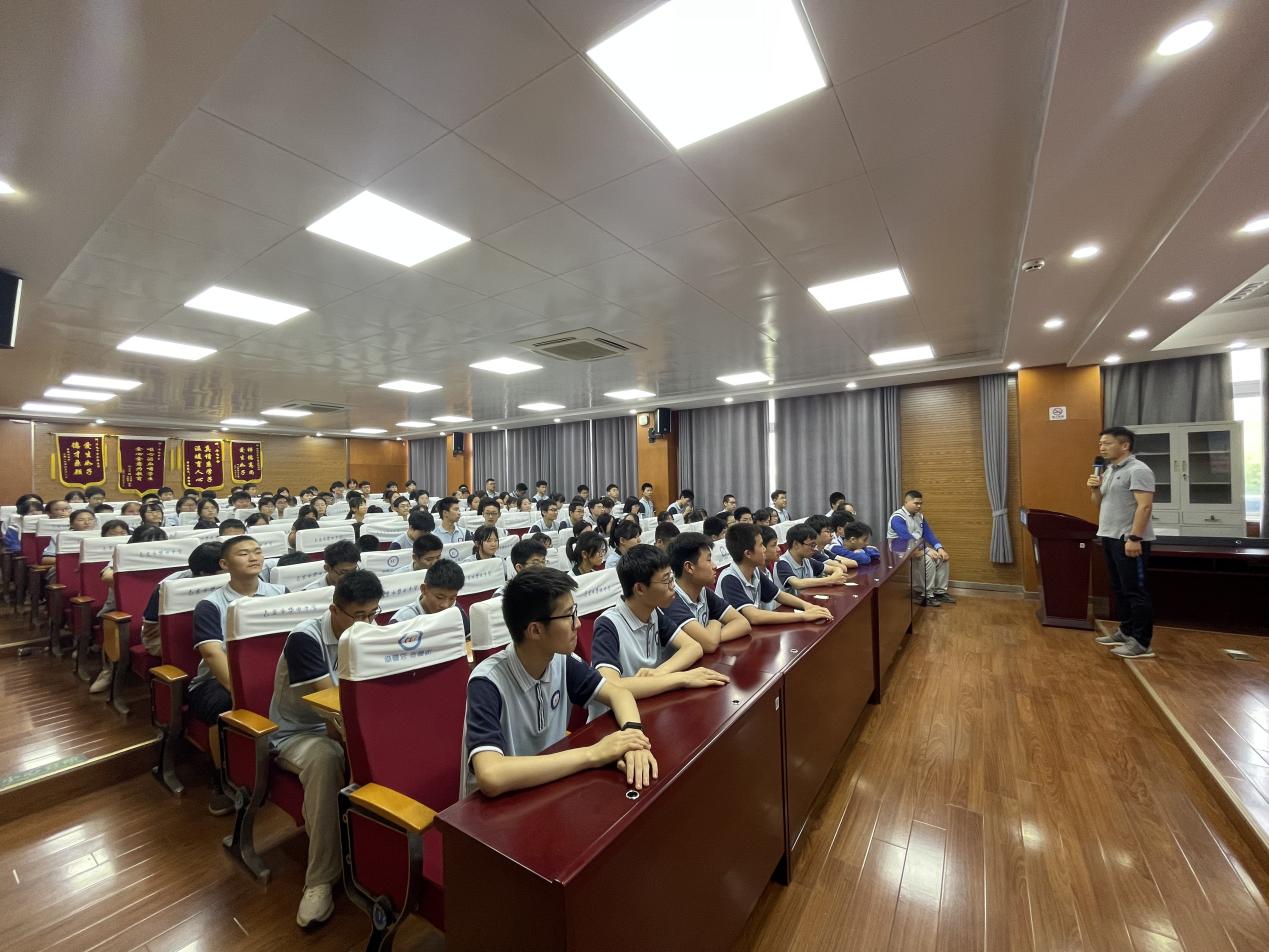 【尚真华电】心动力，行未来 ——华电中学举行2022届九年级励志讲座_html_m40f651ed.jpg