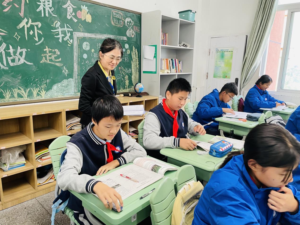 【尚真华电】南京市华电中学迎接“家校社协同育人”工作专项督导_html_m70e4f8cf.jpg