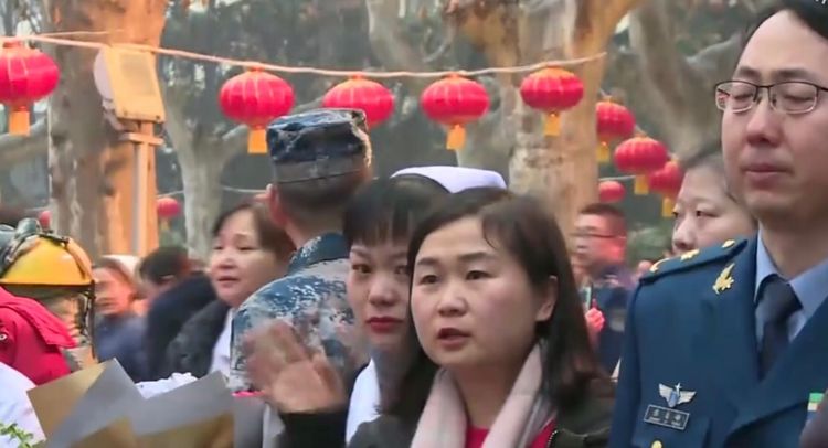 致敬逆行者_html_678398df.jpg