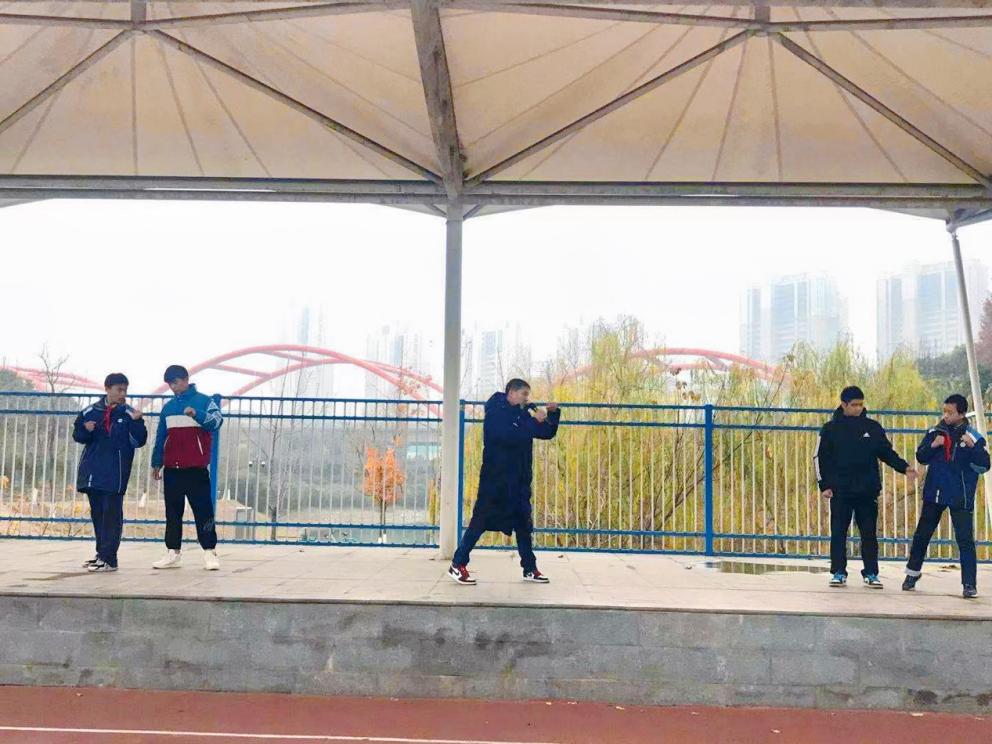 1216 拳击冠军进校园修改_html_2d53888.jpg