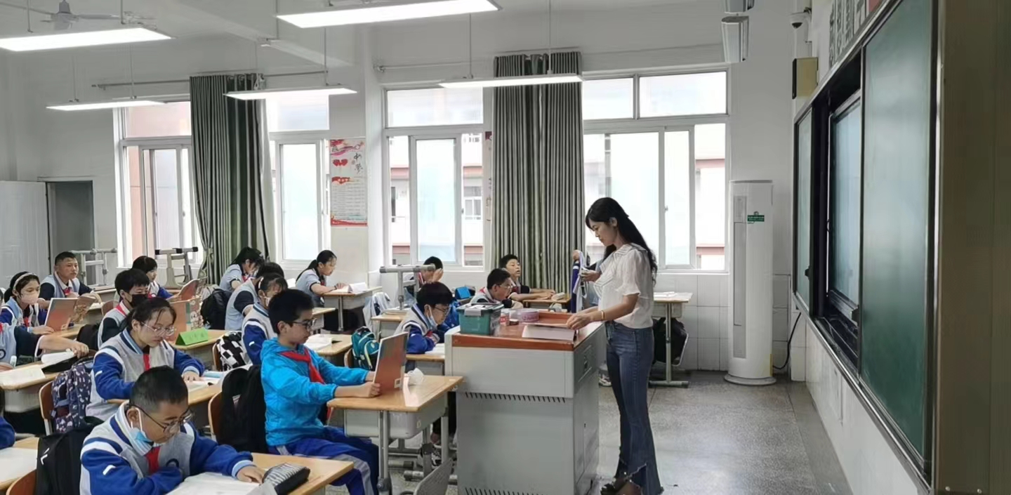 推门听课，共促成长2022.9.1_html_6e6b345c.jpg