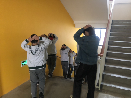 附中燕子矶 安全第一_html_m7e9c60f7.png