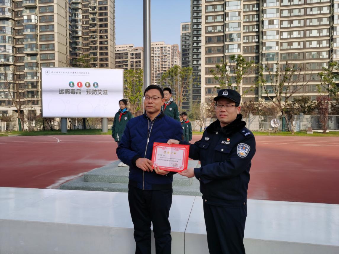 新建 DOCX 文档 (2)_html_2c4f0271.jpg