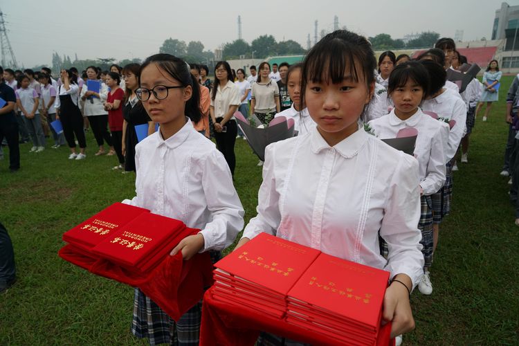 教师节表彰_html_54a9060e.jpg
