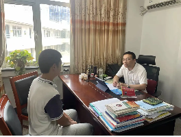 【百炼石苑·党建引领】党旗领航・青春冲刺——党支部开展党员教师中考助力谈心活动