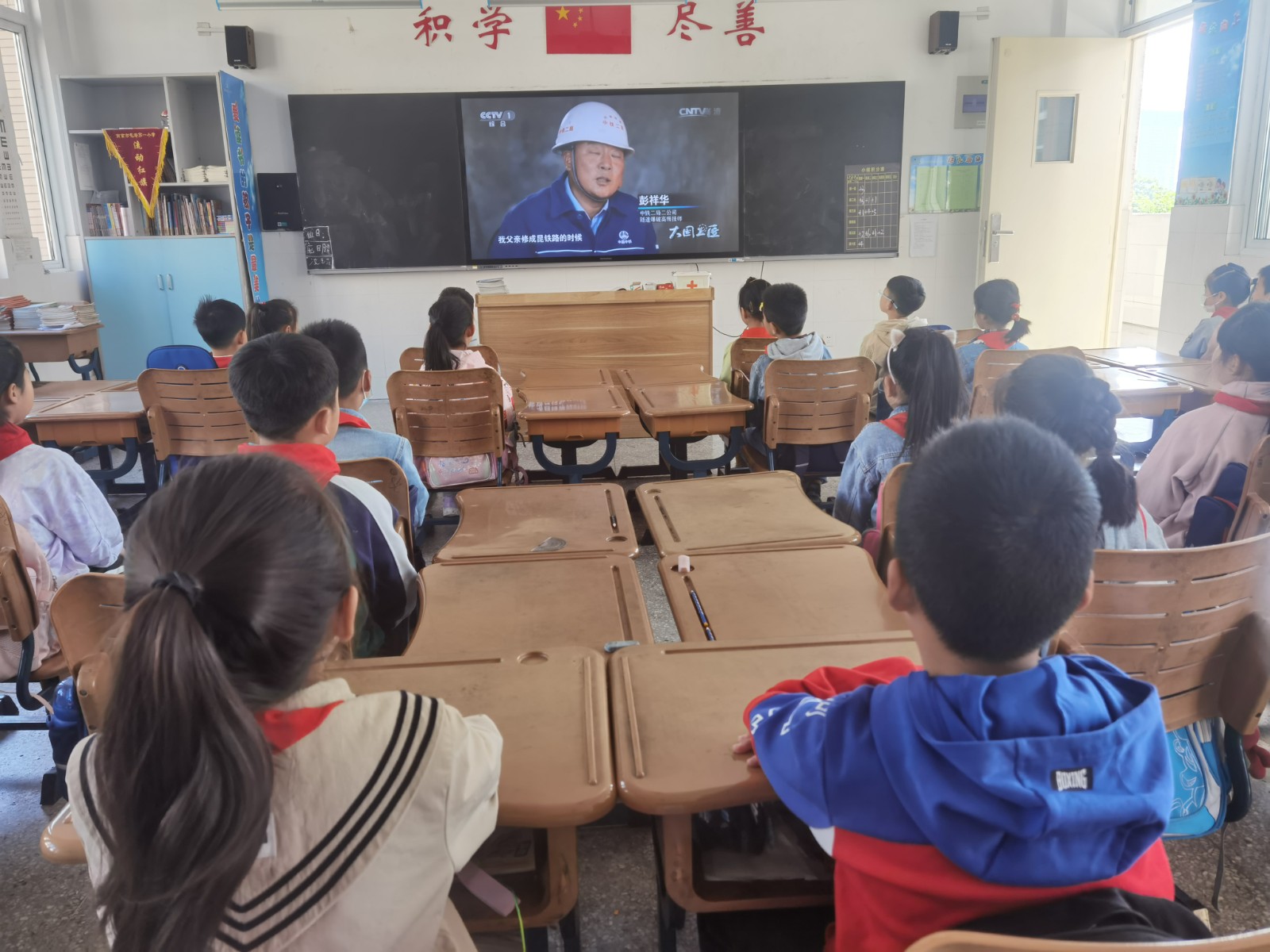 【花港一小】金陵娃，一起劳动吧 ——花港一小“劳动教育周”系列活动之主题晨会