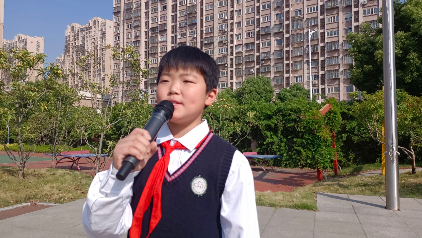 【花港一小】颁发流动红旗，传承文明风尚 （七十八）
