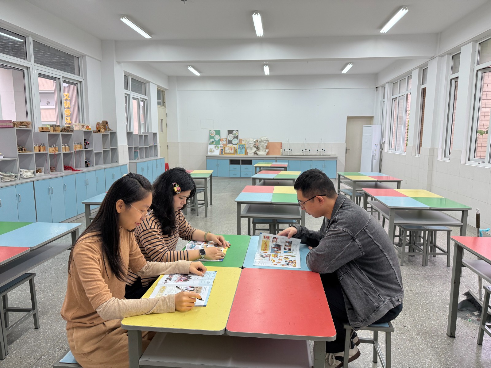 美术组.JPG 美术组.JPG