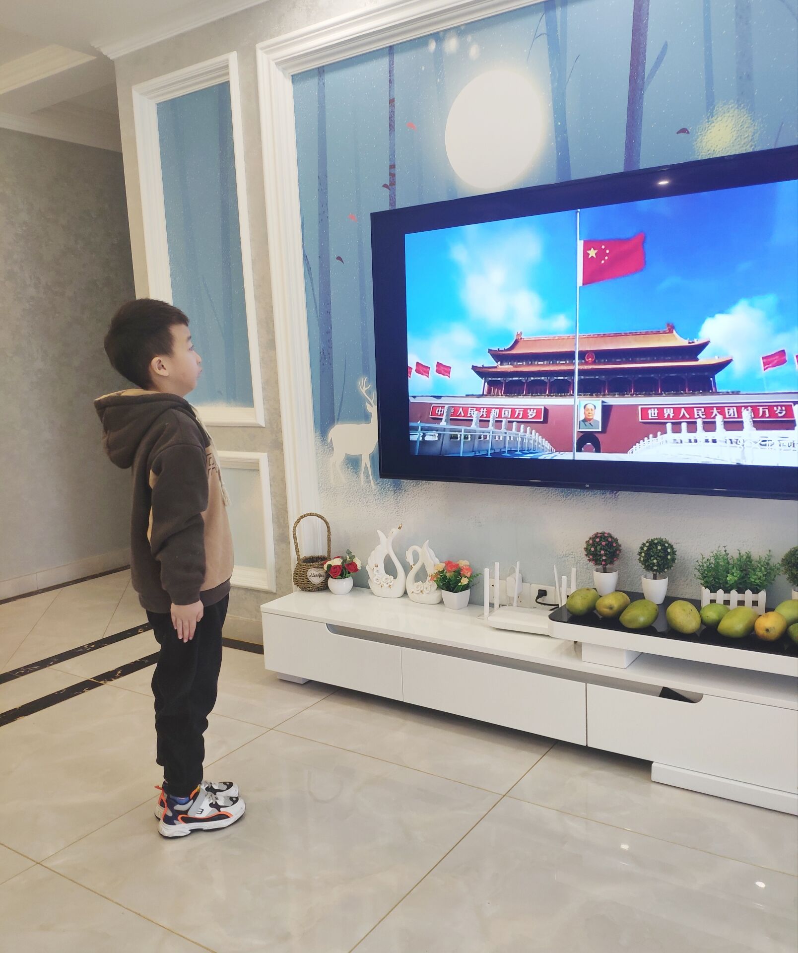 【花港一小】停课不停学，花港一小这样做（七十四 ） ——“致敬，生命”主题线上升旗仪式